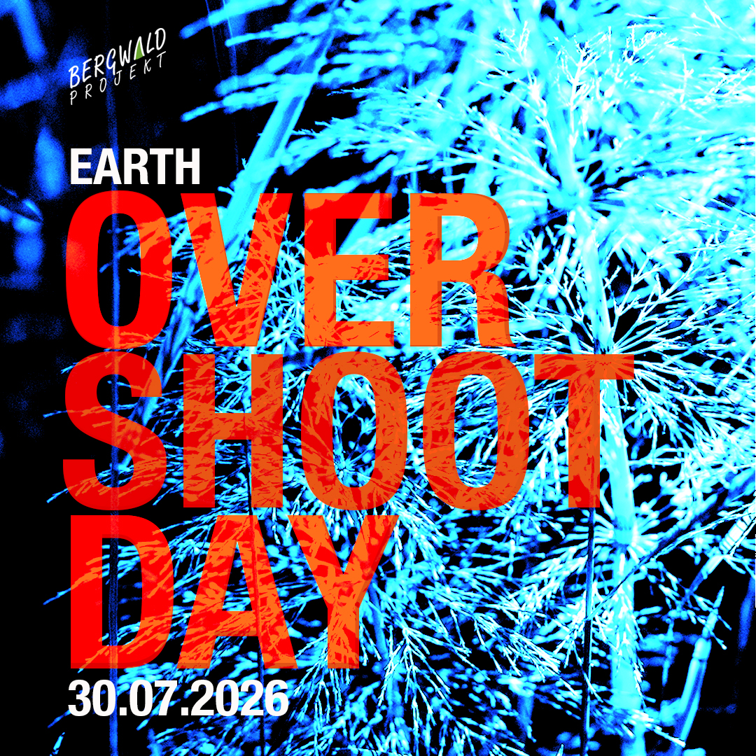 Earth Overshoot Day 2026 Gräser auf negativ gestellt und in eisblaue Farbe eingefärbt, im Vordergrund rote Schrift