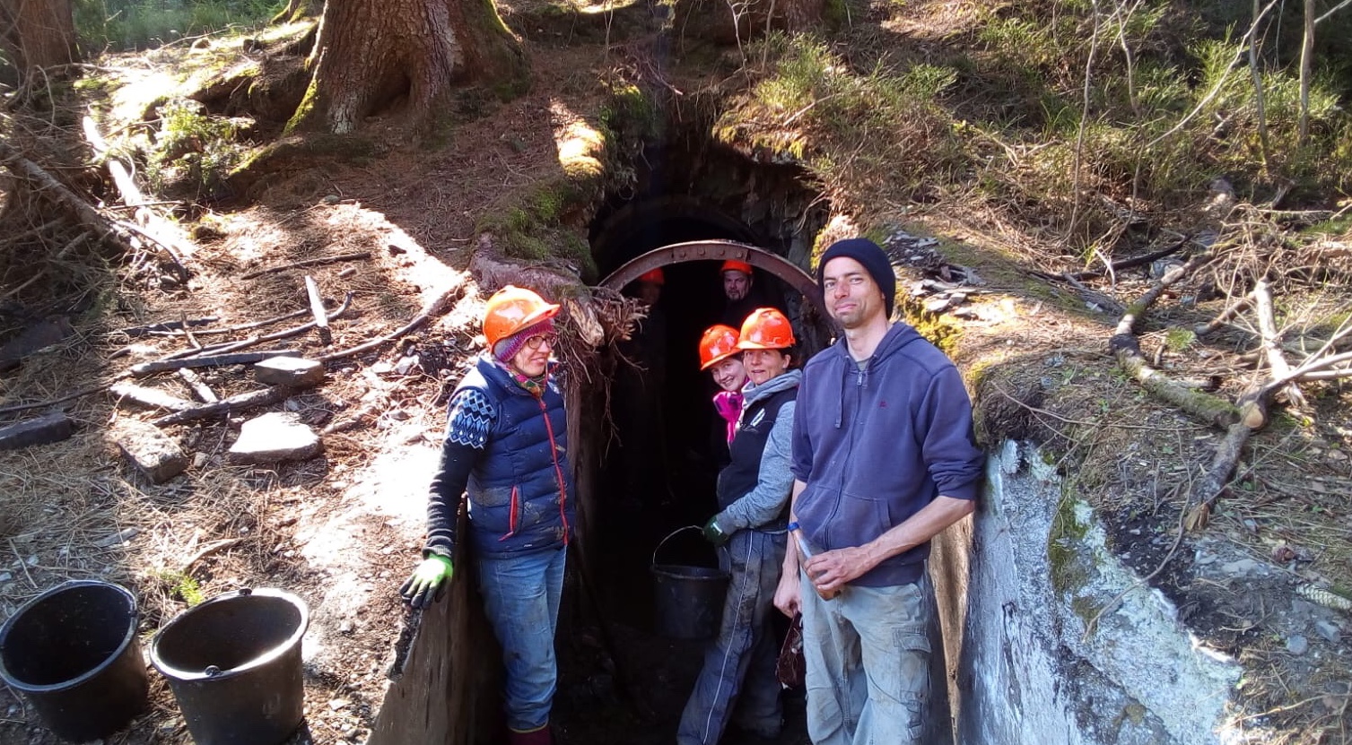 Am Stollenloch des künftigen Fledermausquartiers