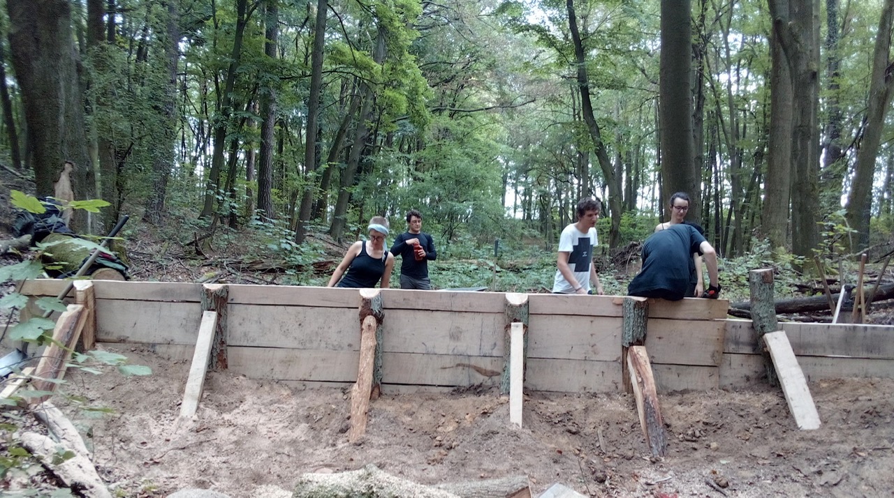 Der Wasser-Stopp wird eingebaut Der Wasser-Stopp wird eingebaut
