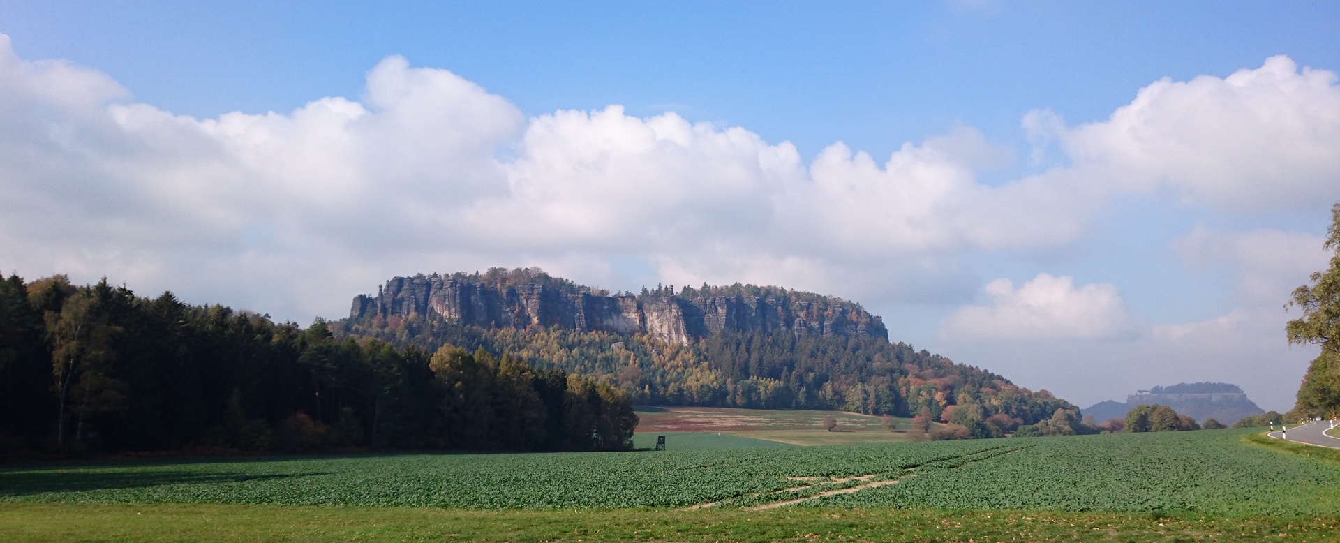 Ein sächsischer Elbsandsteininselberg Ein sächsischer Elbsandsteininselberg