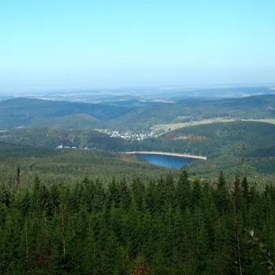 Weiter Blick über eine Waldlandschaft in Eibenstock