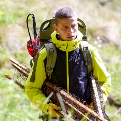 Teilnehmer trägt Verbissschutz