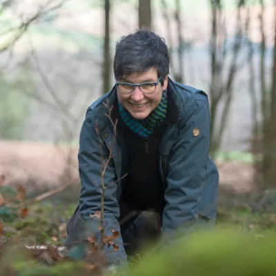 Teilnehmerin bei der Pflanzung