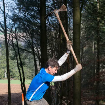 Teilnehmer bei der Pflanzung