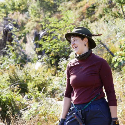 Lächelnde Teilnehmerin