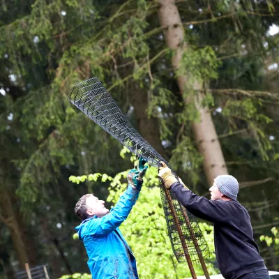 Zwei Männer erreichten Verbissschutz 