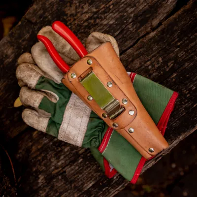 Werkzeug und Arbeitshandschuhe