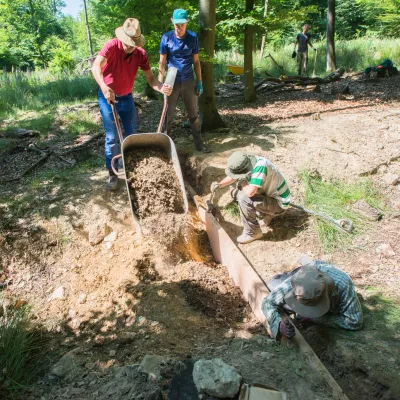 Verfüllung mit der Schubkarre