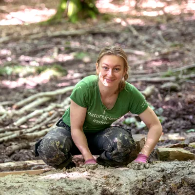 Lächelnde Teilnehmerin