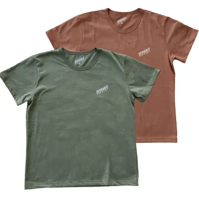 Shirts in Olive und Braun mit Bergwaldprojekt- Logo