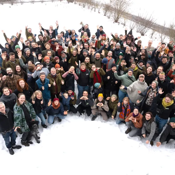 Bergwaldprojekt-Teamfoto im Schnee