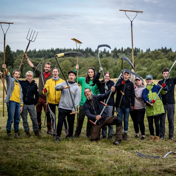 Gruppenbild mit Werkzeugen