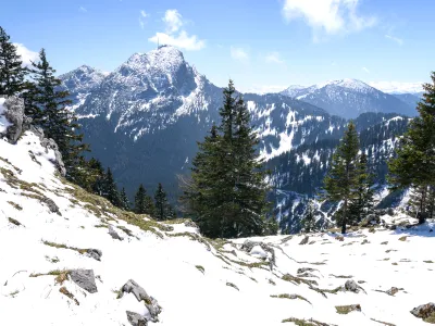 BWP_Schliersee_Berglandschaft.jpg Blick auf die schneebedeckten Berge am Schliersee