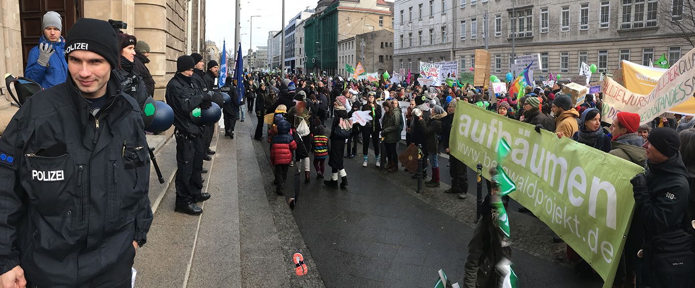 Für bessere Lebensmittel - gegen Bullenschlachten.